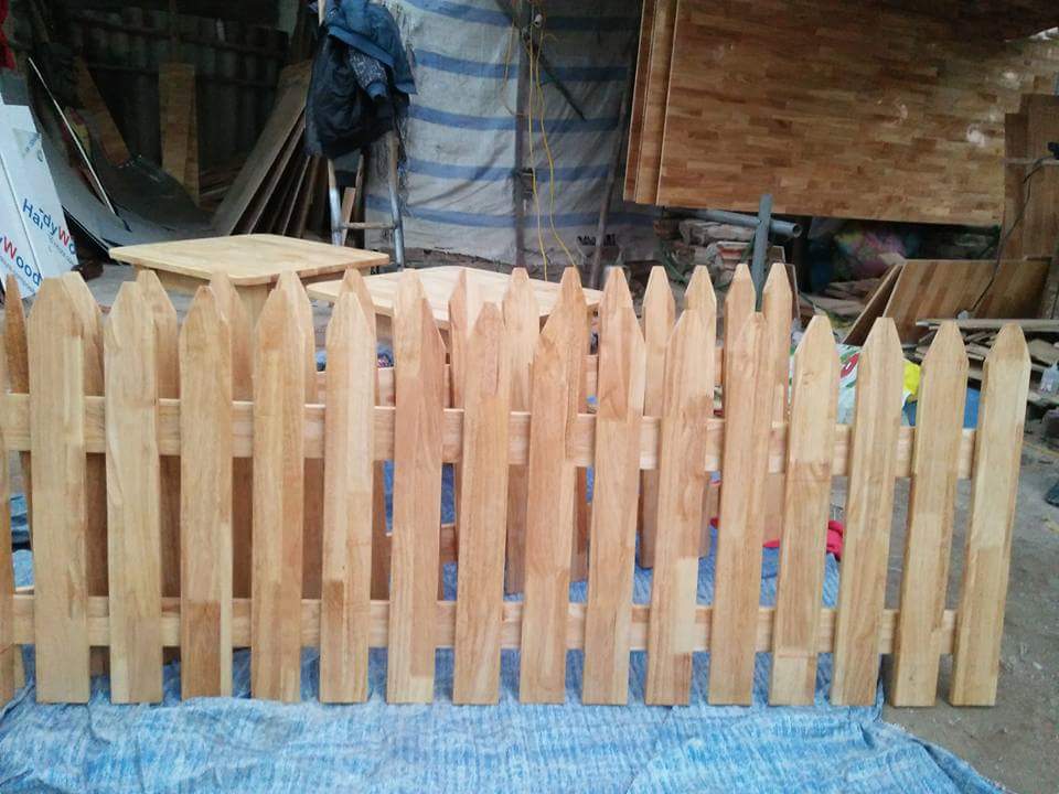 Hàng rào gỗ thông ghép mầm non