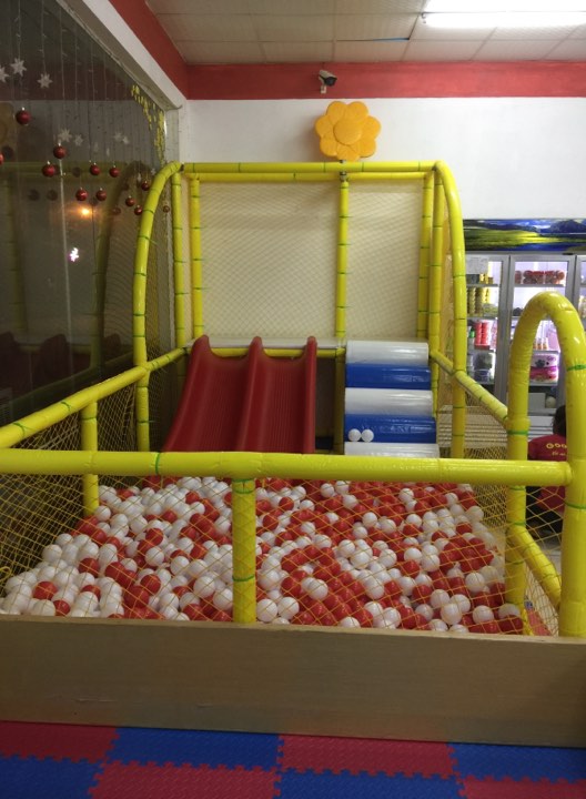 Thi công lắp đặt nhà bóng liên hoàn